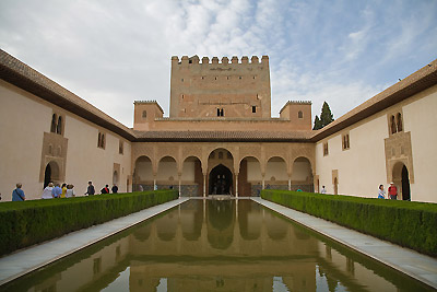 Внутренний двор Альгамбры